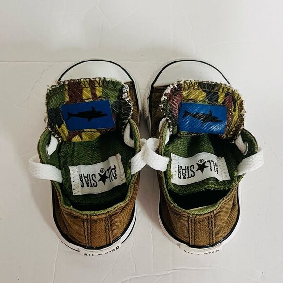 Converse Camo All Star Sneakers   Toddler Size 3 - Picture 2 of 4